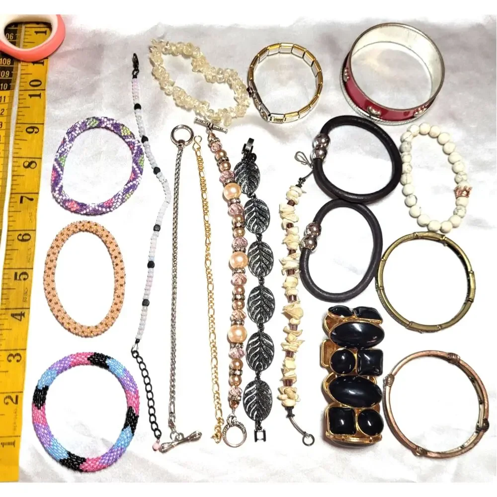 Vtg Y2K 17 Pc Bracelet Lot Mixed Styles Bangle Stretch Beaded Stacking Layered